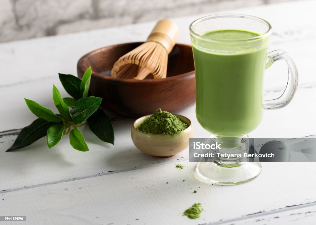 Boost Up Your Game with this Matcha-Powered Smoothie for Active Women